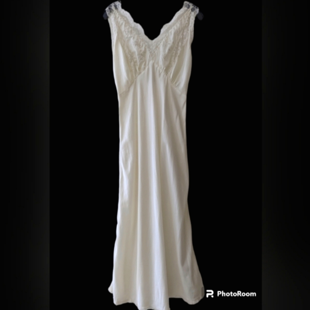 Elegant Cream Lace Chemise
